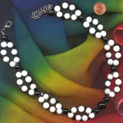 Kette mit schwarzem Onyx und weißem Schneeachat